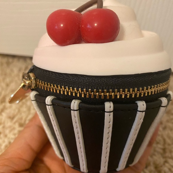 Rare Kate Spade Magnolia Bakery Cupcake, new, without tags, comes with dust bag. - Picture 4 of 6